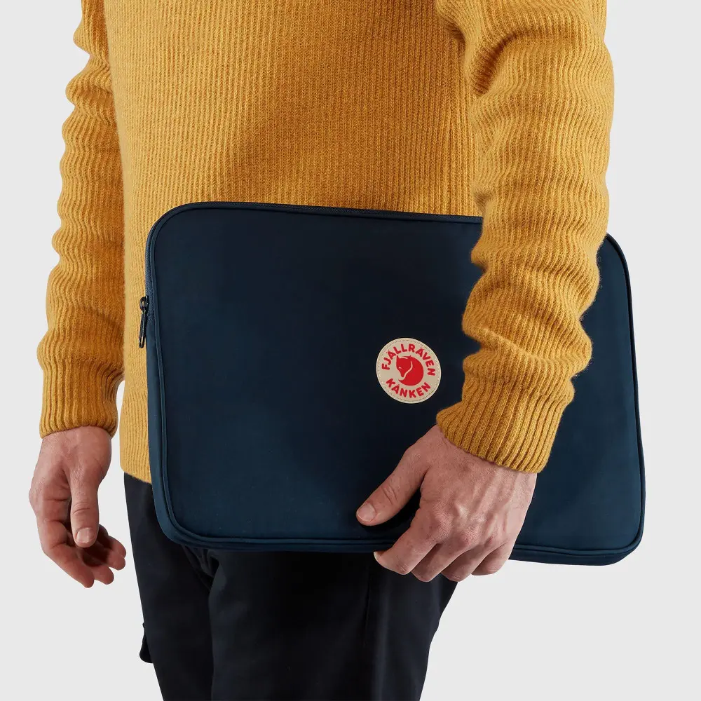 Peach laptop case 2025